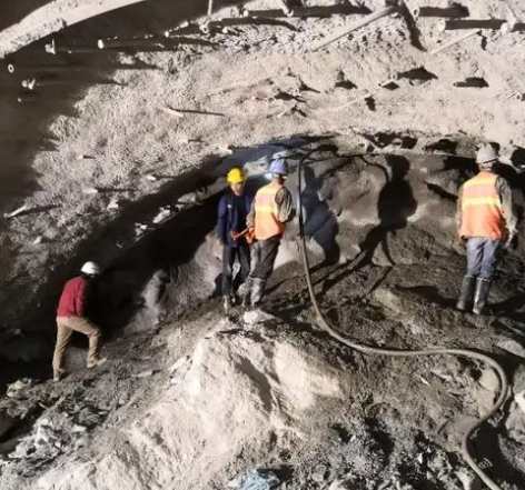 周村拱顶带模注浆料的施工流程及注意事项